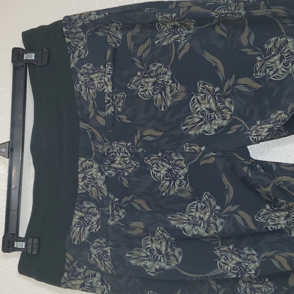 Athleta Women's Olive Floral Trekkie North Printed Jogger Size 6 Athleisure - Picture 5 of 8